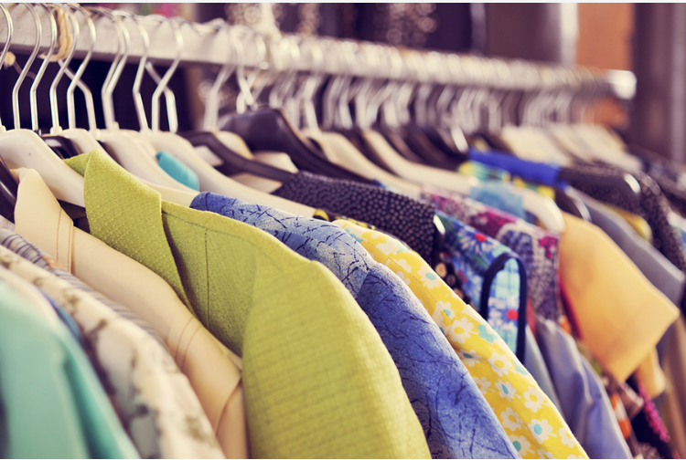 We kopen steeds meer tweedehands kleding – de textielcontainer voorbij